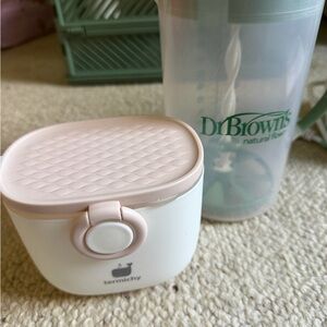 Dr Browns Formula Pitcher and travel container